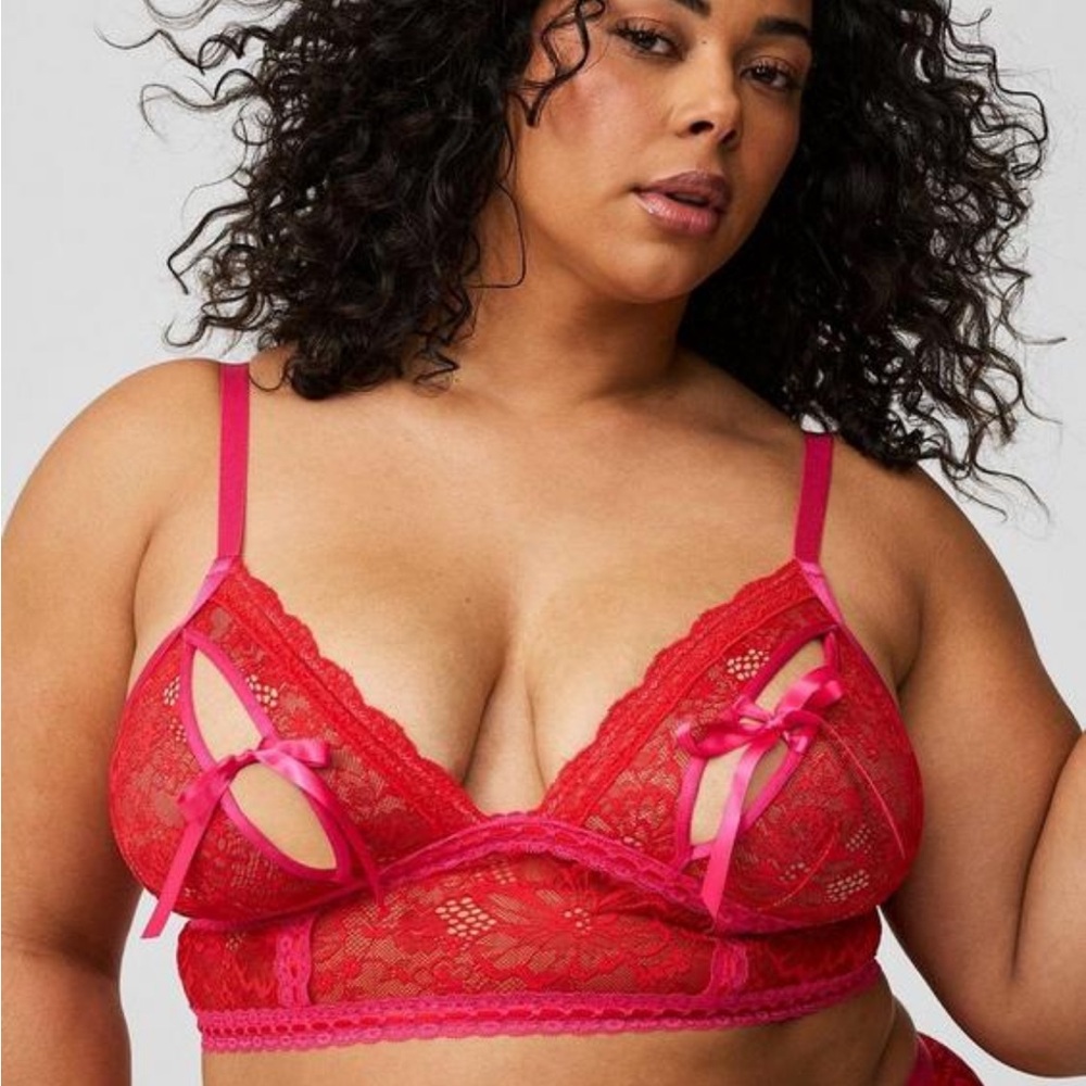 Women’s Red Lace Cutout Bralette Torrid Size 2 NWT 734